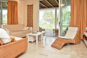 Living area | TV