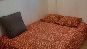 1 habitación, tabla de planchar con plancha y wifi gratis