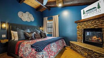 1 camera, una cassaforte in camera, una scrivania, ferro/asse da stiro