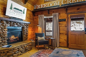 Interior - Freedom Creek Hideaway-Veteran Host-Pet Friendly-Single Nights-Newly Renovated!! (Pigeon Forge)