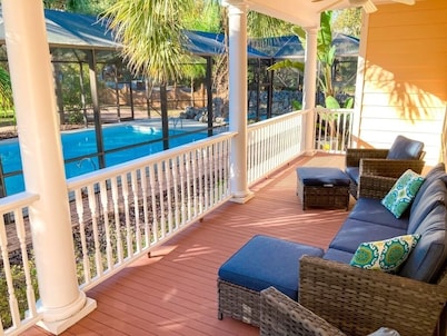 University House - 8 Bedrooms - Walk to UF / Stadium
