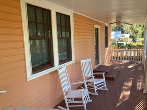 Terrace/patio - University House - 8 Bedrooms - Walk to UF / Stadium (Gainesville)