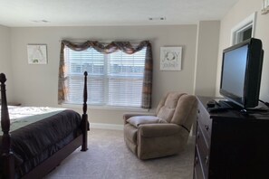 4 bedrooms, iron/ironing board, free WiFi, bed sheets - Masters Vacation Rental - 10 miles from Augusta National (North Augusta)