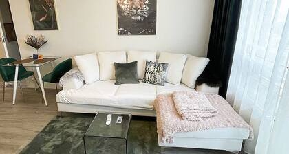 Specious roofapartment apartment, tropical velvet