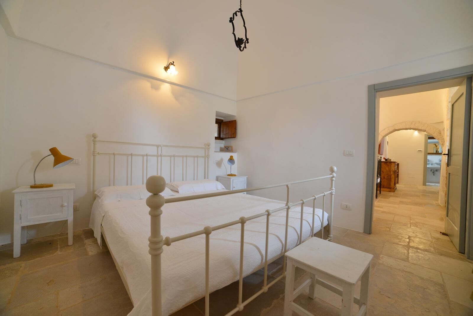 Beautiful 6-bedrooms Villa with private pool located in the heart Valle D'Itria 