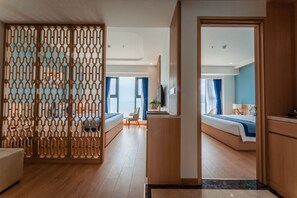 Premier Suite | Premium bedding, memory foam beds, free minibar items, in-room safe - Canary Gold Hotel Quy Nhơn, Beachfront (Quy Nhon)