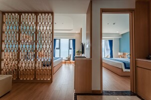 Premier Suite | Premium bedding, memory foam beds, free minibar items, in-room safe