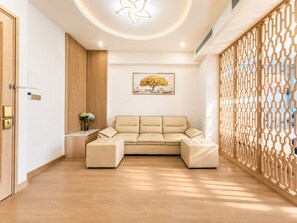 Grand Ocean Legacy Suite | Living area - Canary Gold Hotel Quy Nhơn, Beachfront (Quy Nhon)