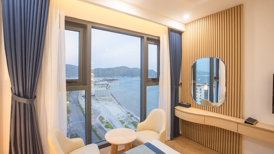 Canary Gold Hotel Quy Nhơn, Beachfront