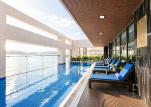 Outdoor pool, sun loungers, lifeguards on site