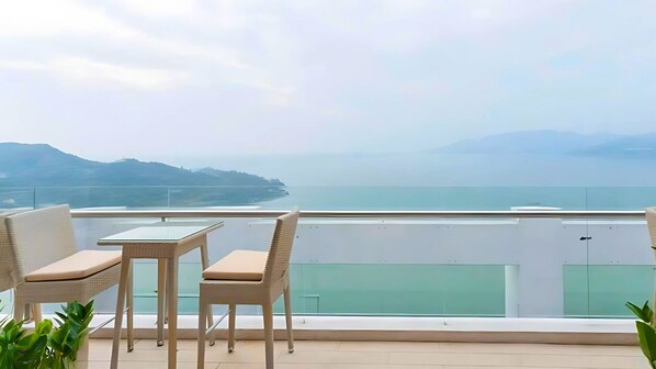 Terrace/patio - Canary Gold Hotel Quy Nhơn, Beachfront (Quy Nhon)