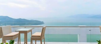 Canary Gold Hotel Quy Nhơn, Beachfront