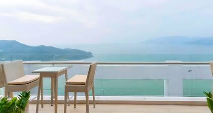 Canary Gold Hotel Quy Nhơn, Beachfront