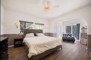 4 bedrooms, WiFi - Woodland Drive Family Getaway (Murphys)