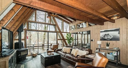 Peaceful chalet - *new* private beach, WIFI, kayaks