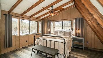 3 bedrooms, desk, iron/ironing board, travel cot