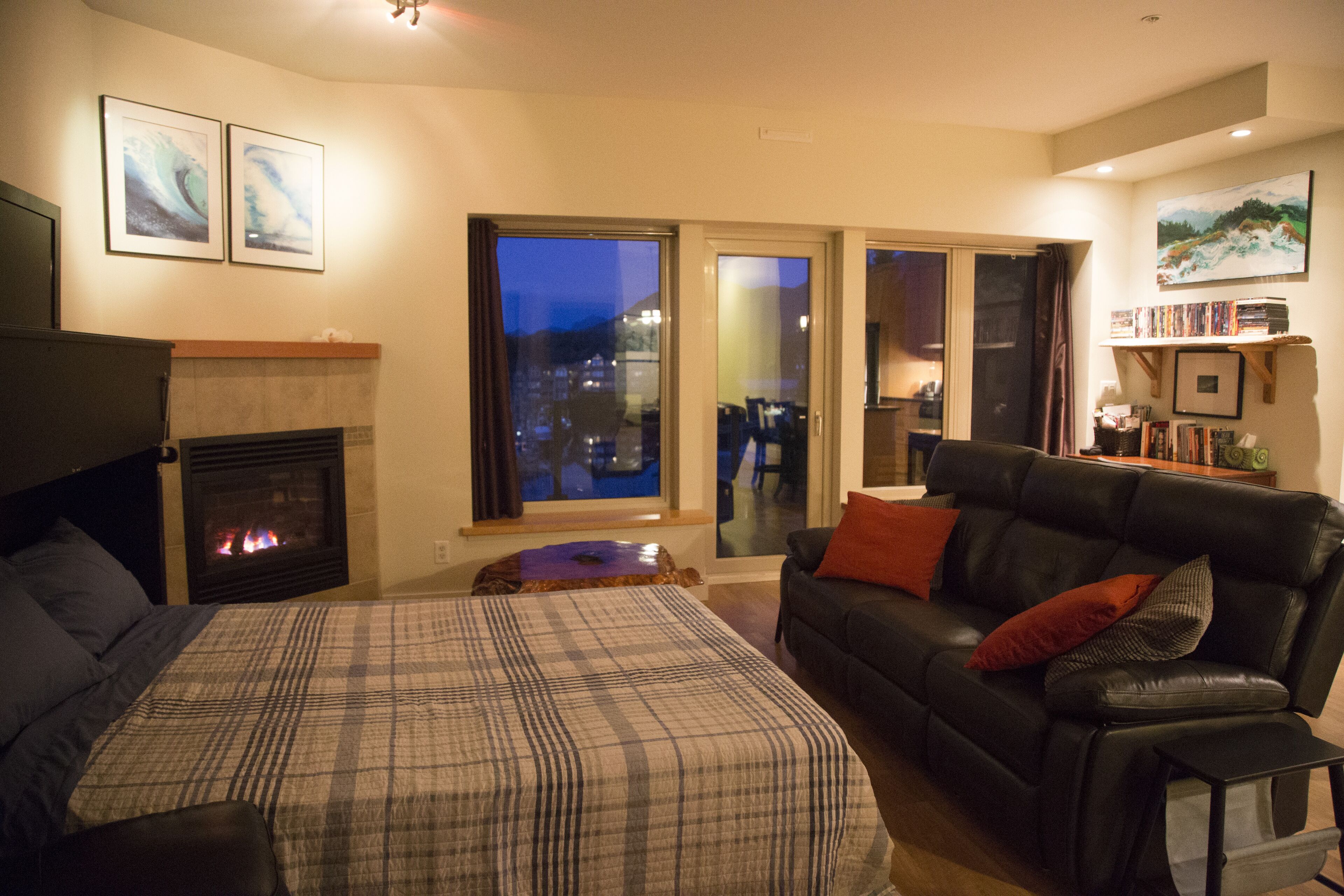 Modern 1 bedroom suite overlooking Ucluelet’s inner harbour