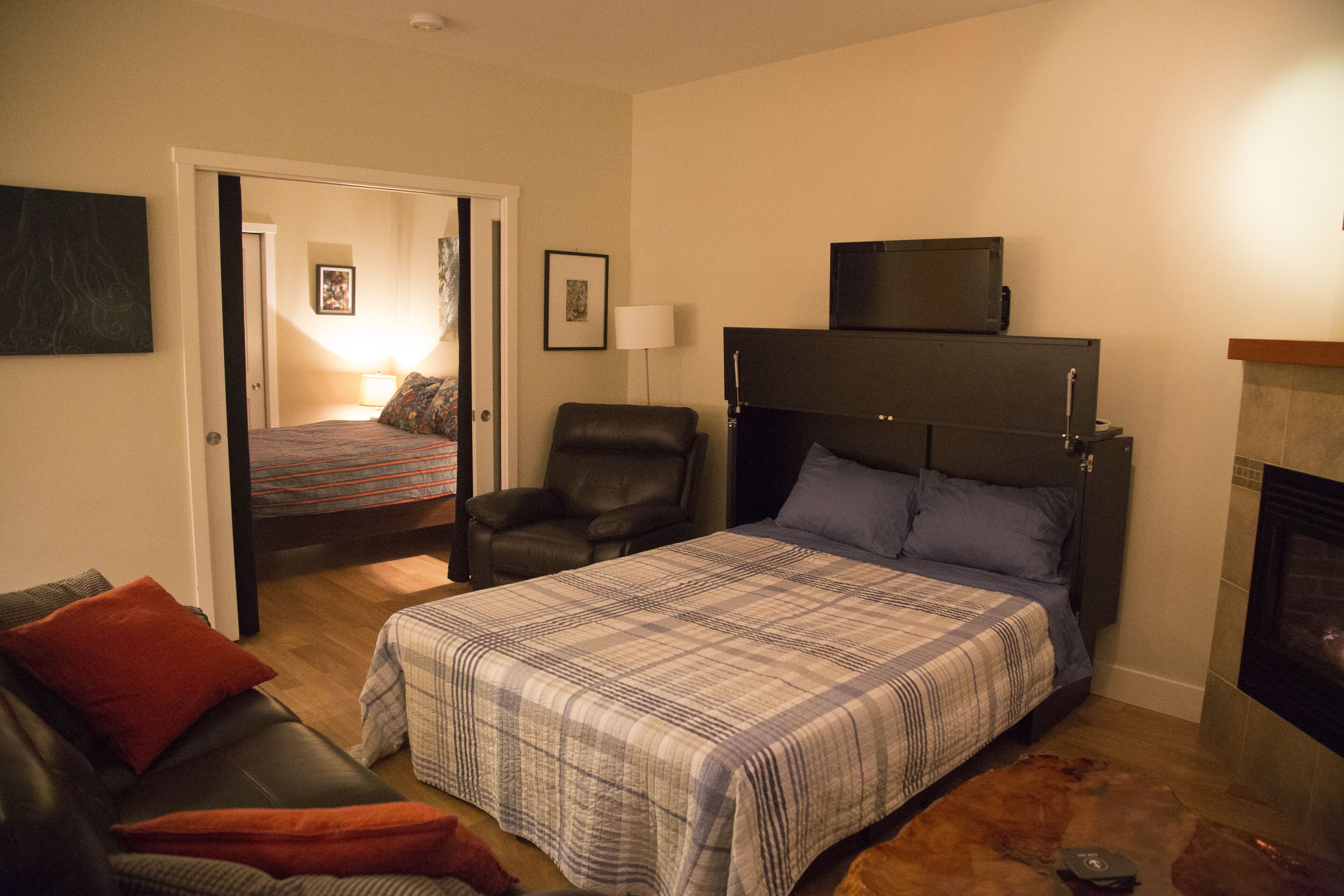 Modern 1 bedroom suite overlooking Ucluelet’s inner harbour