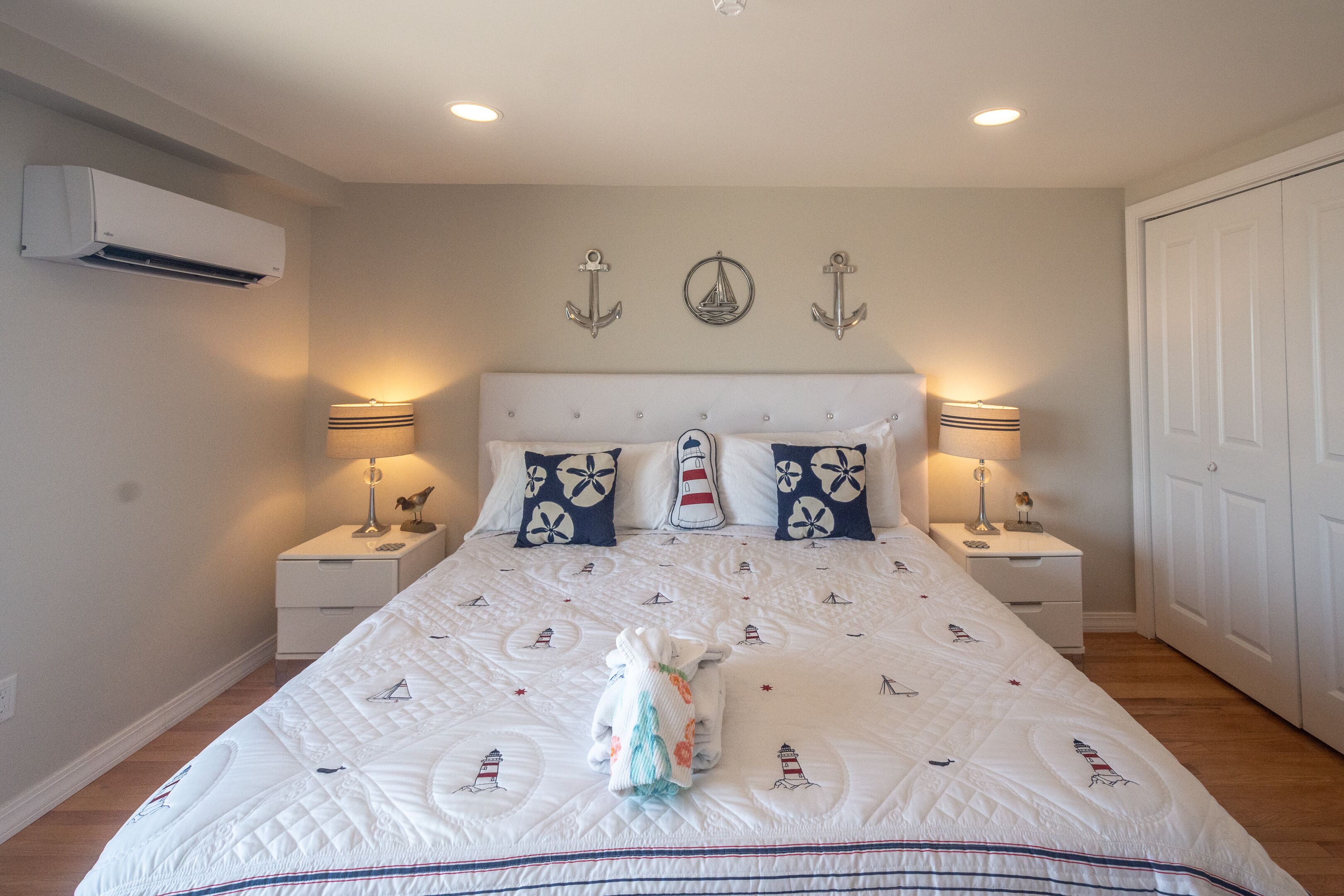 Direct Ocean Front Oasis - SLEEPS 6! VERY SPACIOUS!! 25x30 ft EXCLUSIVE USE DECK