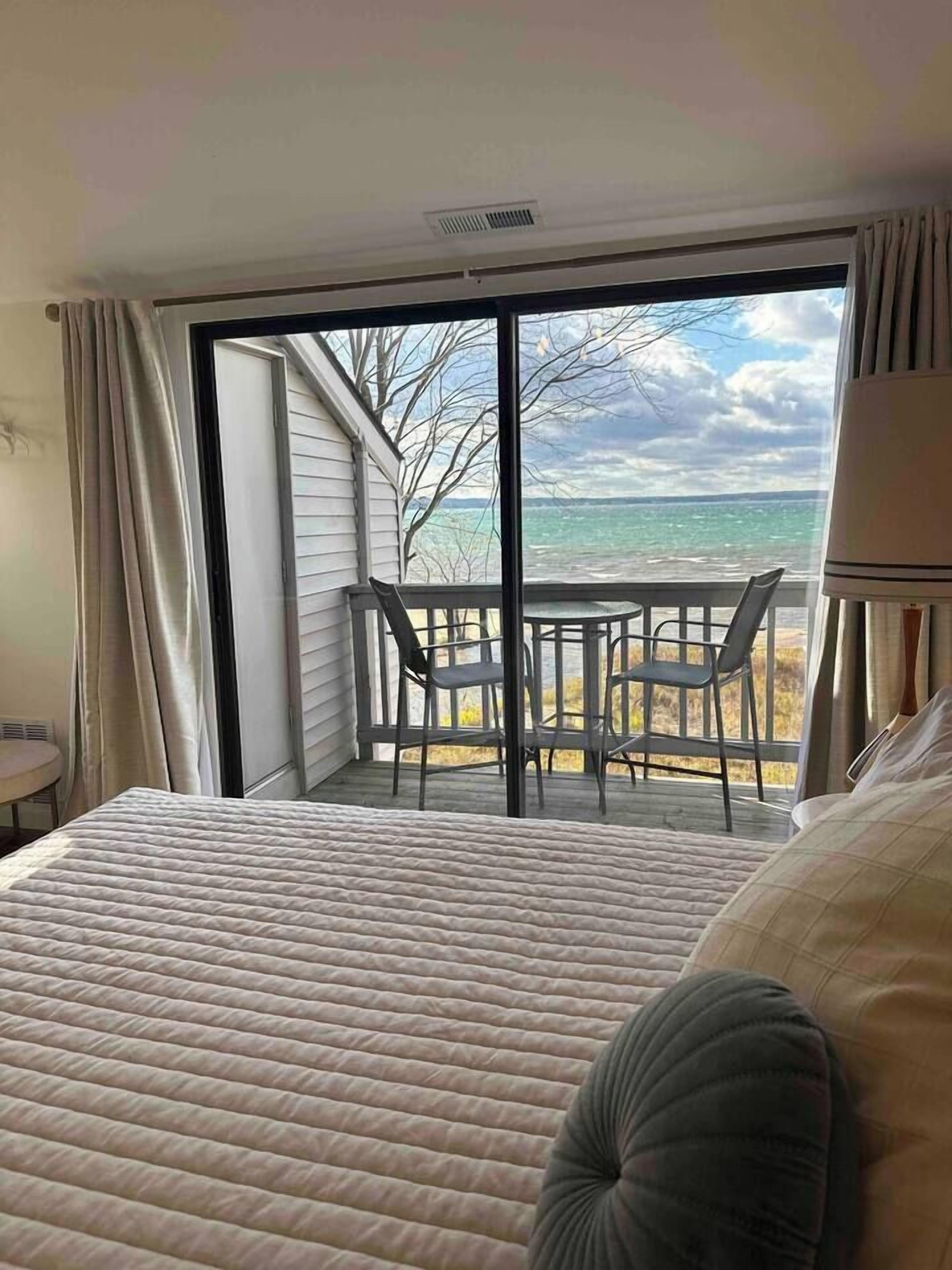 Tabla de planchar con plancha, cuna de viaje y wifi 