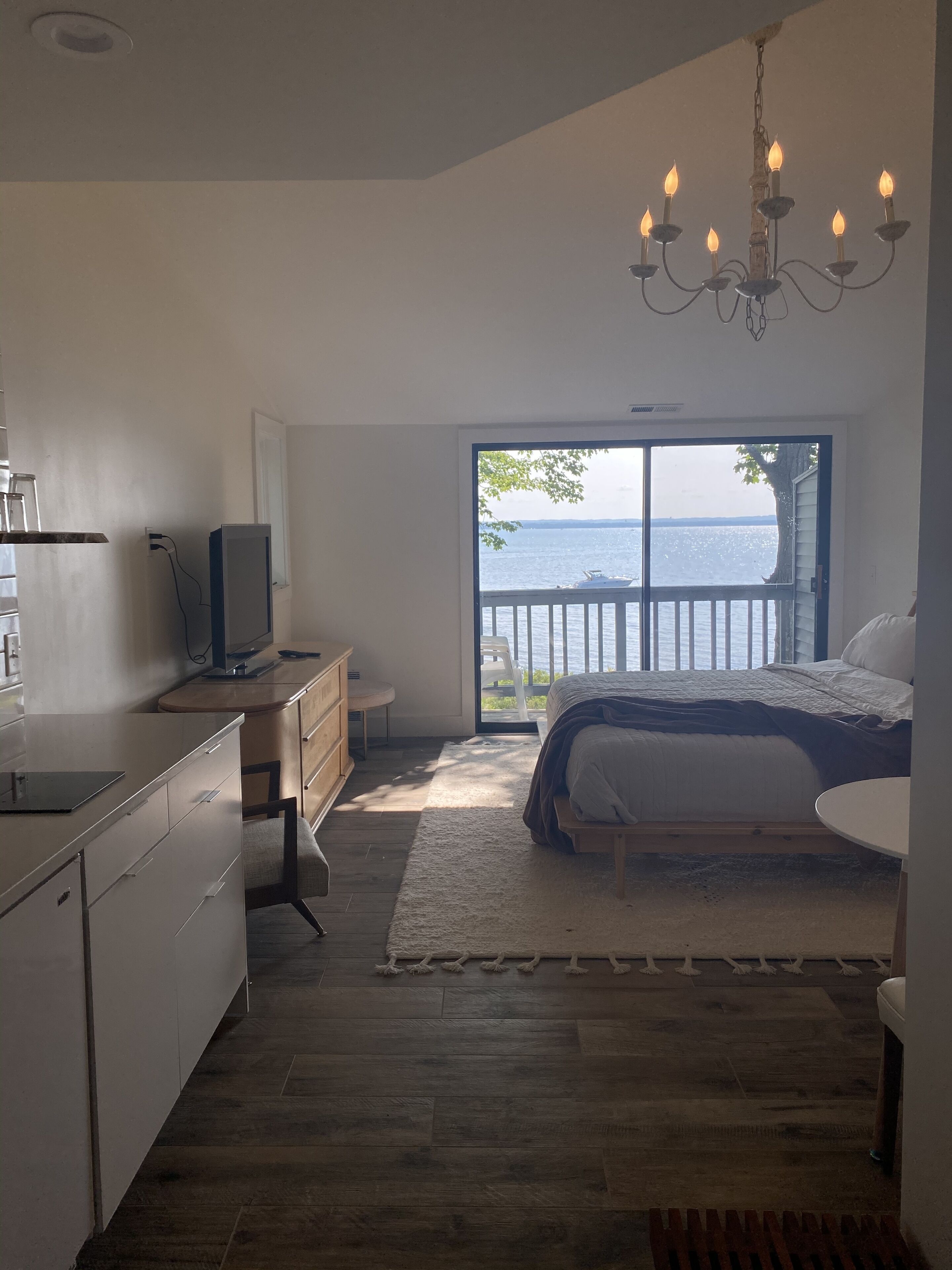Penthouse studio breathtaking Grand Traverse Bay views!