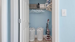 Interior - Ocean Views, 2BD+bunks, King beds, Great Amenities (Panama City Beach)