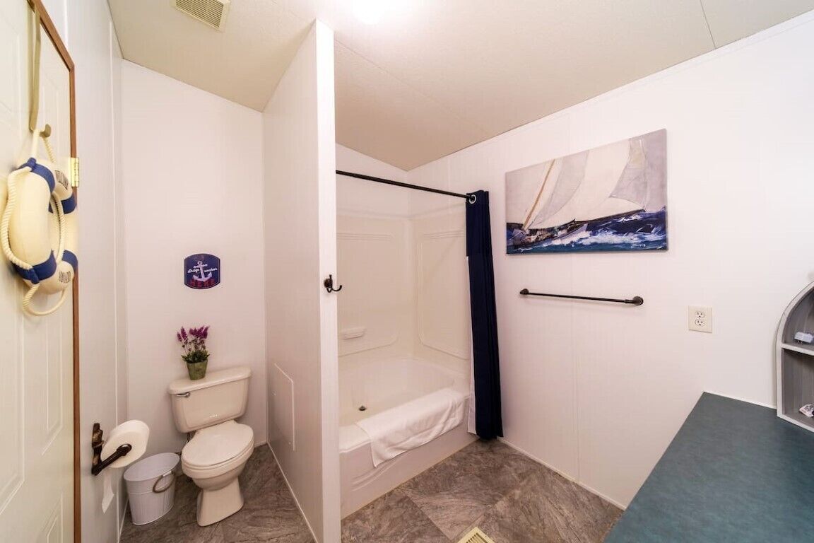 Arrowhead Hideaway, waterfront house with a View.