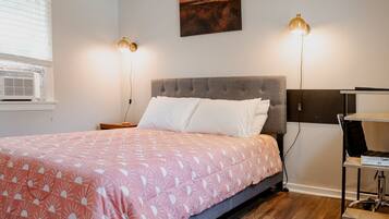 1 chambre, bureau, fer et planche Ă repasser, lit parapluie