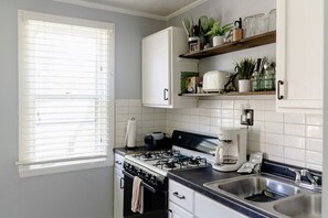 雪櫃、微波爐、焗爐、爐具