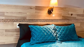 Habitación empresarial | Cortinas blackout, tabla de planchar con plancha y wifi gratis