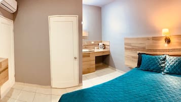 Business Room | Blackout drapes, iron/ironing board, free WiFi, bed sheets