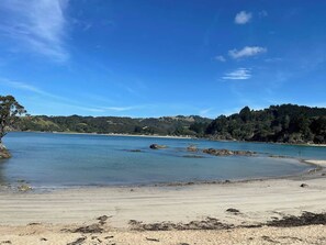 Beach - Matauri Bay Retreat - Shearers Cottage (Matauri Bay)