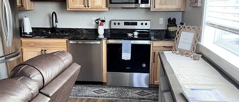 Refrigerador, microondas, horno y parrilla de estufa