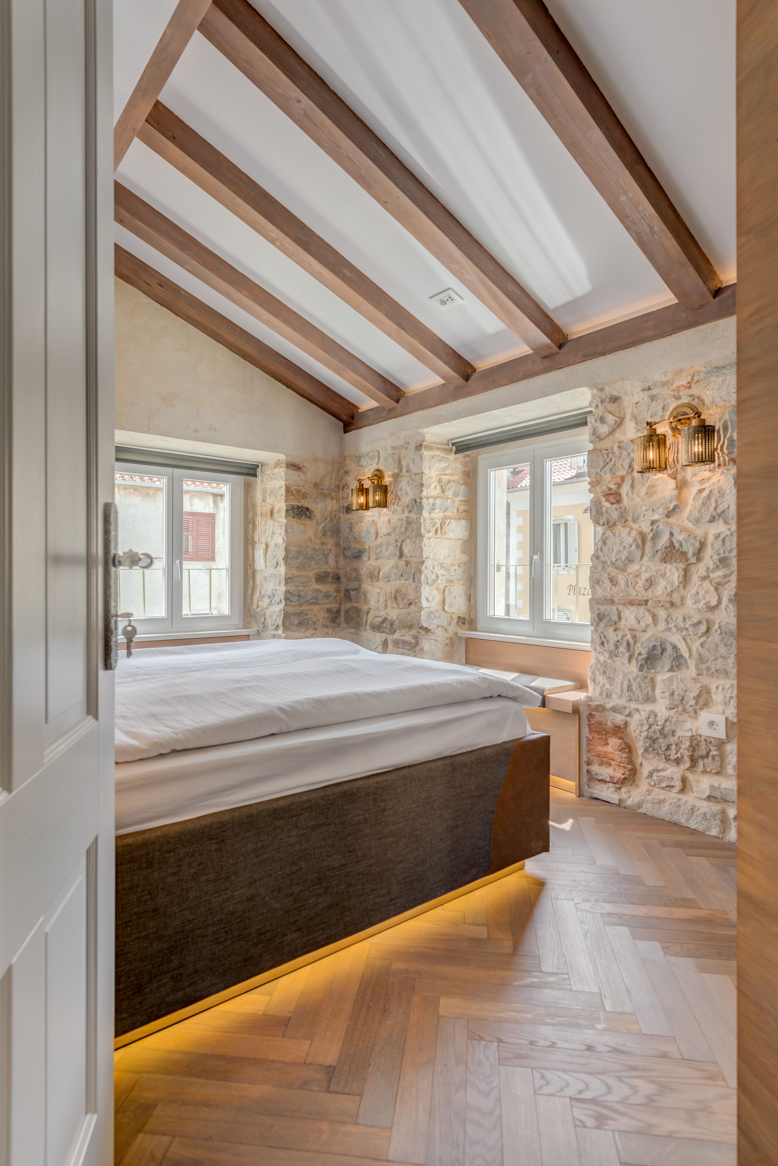 华丽开间 | 隔音、免费 WiFi