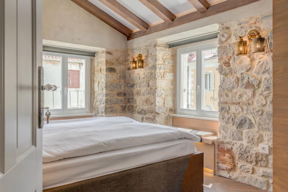 Split Palace Luxury Retreat