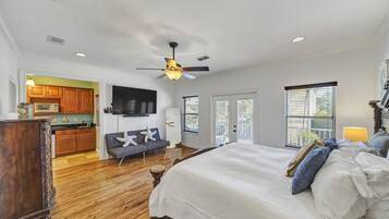 5 bedrooms, iron/ironing board, free WiFi, bed sheets