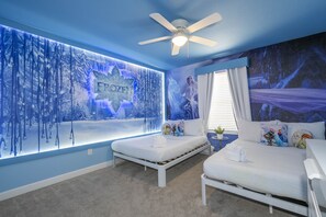 4 habitaciones, tabla de planchar con plancha y cuna de viaje 