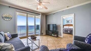 2 bedrooms, travel cot, WiFi