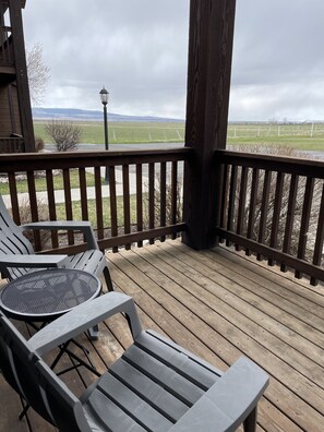 المنطقة المحيطة بالمنشأة