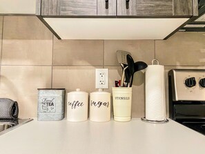 Fridge, microwave, oven, stovetop - Newly Built and Cheerful 1-Bedroom Suite (Calgary)