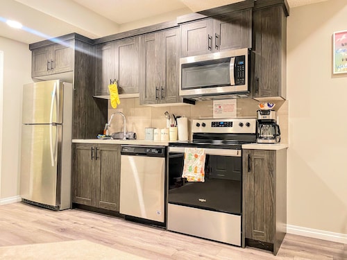 Newly Built and Cheerful 1-Bedroom Suite