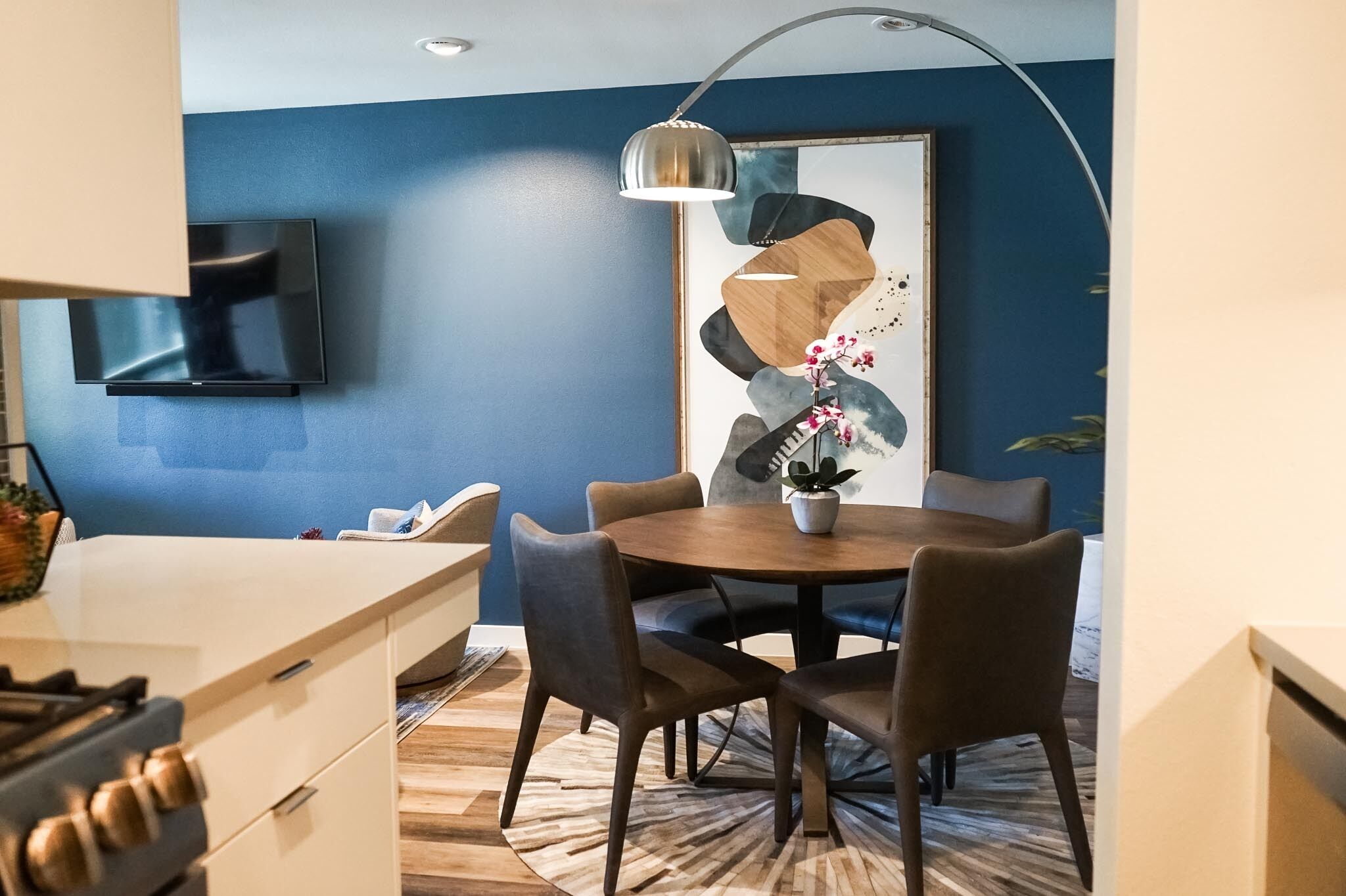 West 6th Condo + Walk to DT - Pecan Pad!