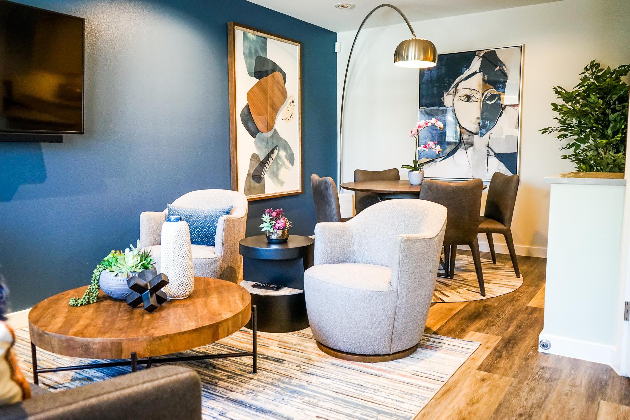 West 6th Condo + Walk to DT - Pecan Pad!