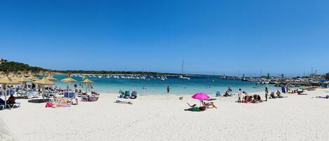 Beach nearby, sun loungers, beach towels
