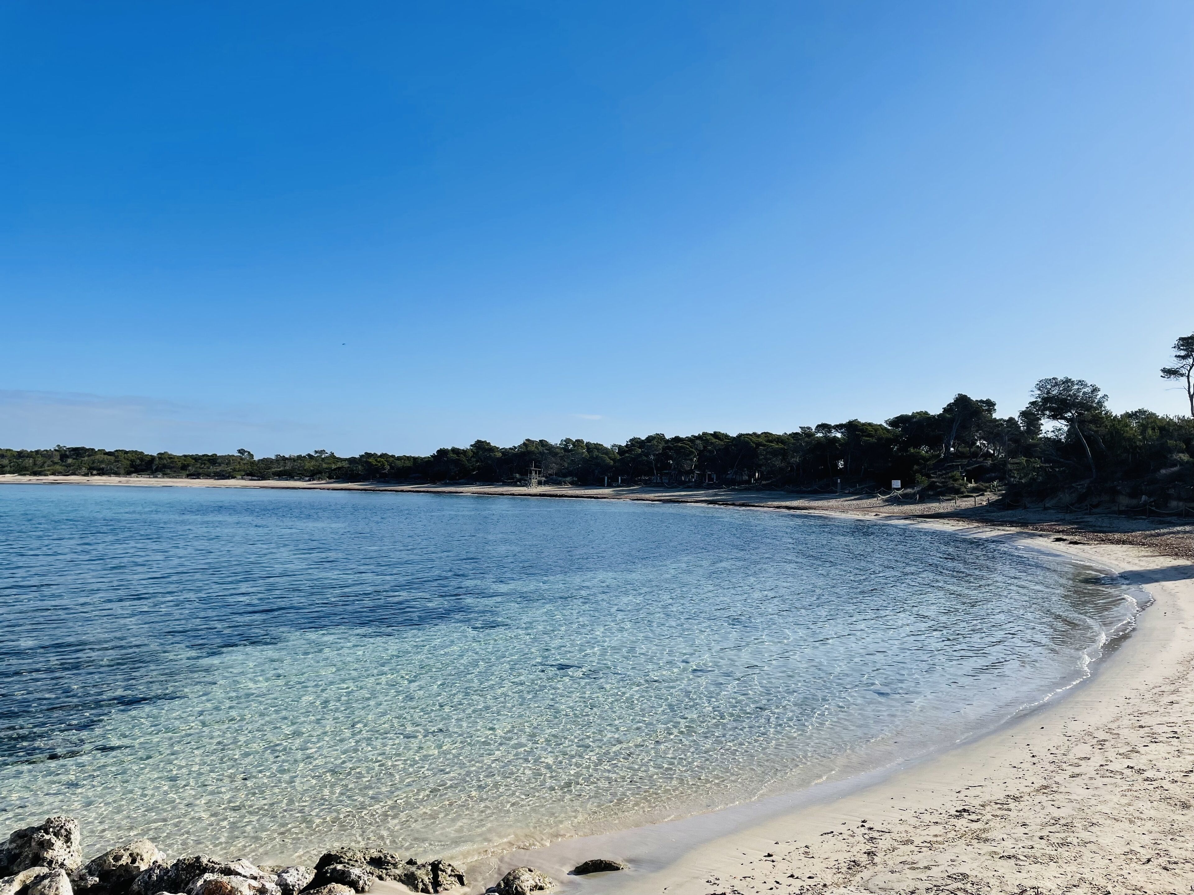 Beach nearby, sun-loungers, beach towels