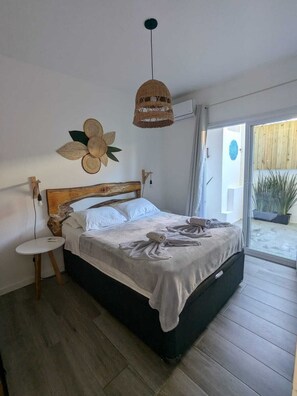 2 bedrooms, iron/ironing board, free WiFi, bed sheets - Nice renovated apartment, 1 bedroom, 5 min from the beach (Florianopolis)