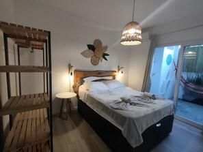 2 bedrooms, iron/ironing board, free WiFi, bed sheets - Nice renovated apartment, 1 bedroom, 5 min from the beach (Florianopolis)