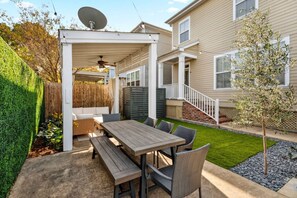 Outdoor dining - Elegant Family Home in the Heart of New Orleans (New Orleans)