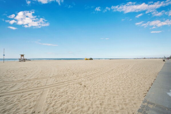 Beach nearby - 5 Bedroom Duplex 1 minute Walk to the Ocean (Newport Beach)