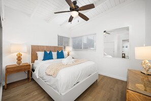 5 bedrooms, travel cot, WiFi, bed sheets - 5 Bedroom Duplex 1 minute Walk to the Ocean (Newport Beach)